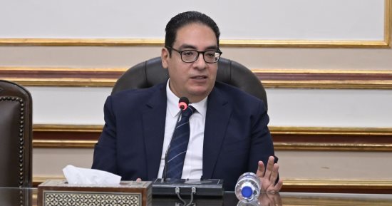 رئيس جامعة القاهرة يعلن ترقية 1674موظفا ومحاميا بالجهاز الإدارى بالجامعة 