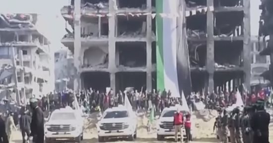 الاحتلال يطلق 628 أسيرا فلسطينيا السبت المقبل مقابل 6 رهائن إسرائيليين و4 قتلى