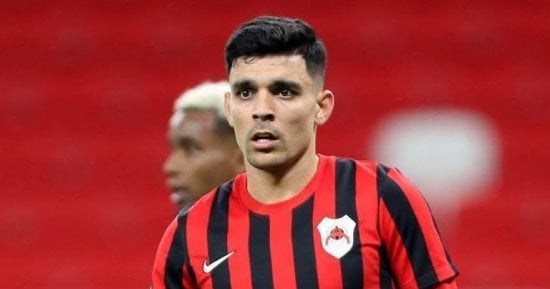بن شرقي يظهر في ملعب التتش ويتخلف عن مران الأهلي