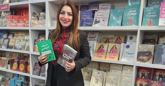 دينا شرف الدين توقع كتابيها الشرفات العالية وحروب الوعى في معرض الكتاب