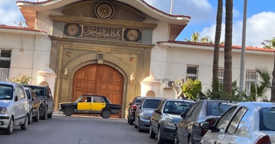 حكاياتك يا زيزينيا.. اعرف قصة الخواجة "زيزنيا" بالإسكندرية وكيف يتردد للآن؟