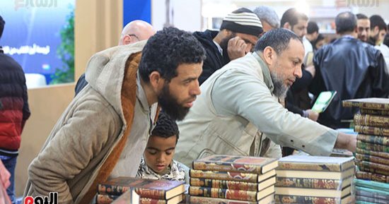 توافد زوار معرض القاهرة الدولي للكتاب بدورته الـ56 فى يومه التاسع.. صور 