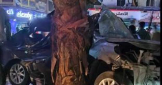 سباق سرعة بين سيارتين ينتهى بكارثة مرورية فى شارع فيصل.. بث مباشر