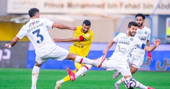 الخليج يتعادل مع ضمك بمشاركة محمد شريف فى الدوري السعودي.. فيديو