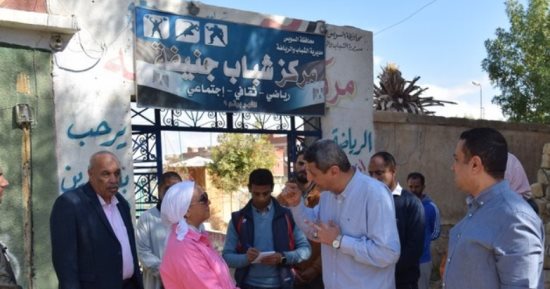 جولة تفقدية مفاجئة لمحافظ السويس بقرية جنيفة.. اعرف التفاصيل