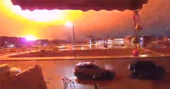 الشرطة الأمريكية: حدوث انفجار بعد تحطم طائرة فيلادلفيا.. فيديو