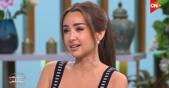 طيب ويكون أكبر منها بكام سنة.. هنا الزاهد تكشف عن مواصفات فتى أحلامها