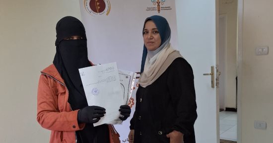 تدريب السيدات بقرى حياة كريمة في إسنا على المشروعات اليدوية.. صور