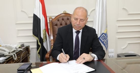 محافظ القاهرة يطالب المواطنين الابتعاد عن اللوحات الإعلانية وأعمدة الإنارة غدًا