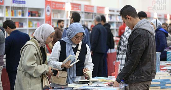 خلال اليوم العاشر.. إقبال كثيف على معرض القاهرة الدولي للكتاب بدورته الـ56 