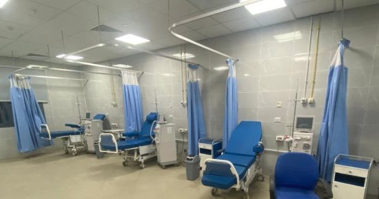 40 جهازا بأحدث التقنيات بوحدة الغسيل الكلوى الجديد بمستشفى دراو بأسوان.. صور