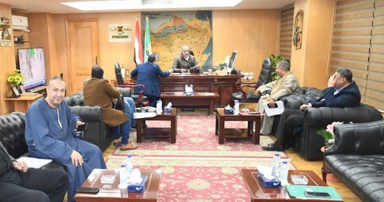 محافظ الفيوم يلتقى أعضاء مجلسي النواب والشيوخ لبحث شكاوى ومطالب المواطنين