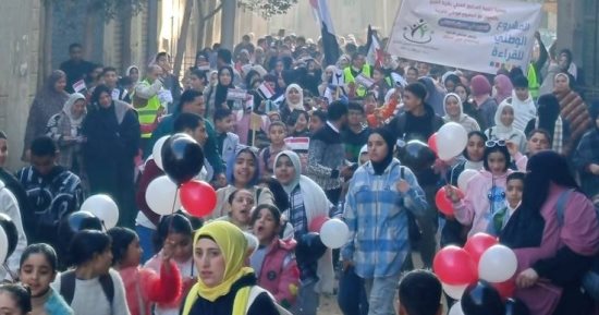 رحلة فى عالم القراءة.. شباب قرية المريج بشبين القناطر ينظمون رحلة لمعرض القاهرة للكتاب.. وأحد المنظمين: 2000 مشترك من الشباب والأطفال و53 أتوبيس.. اشتراك رمزي 50 جنيها.. وتسهيلات كبيرة من إدارة المعرض.. صور