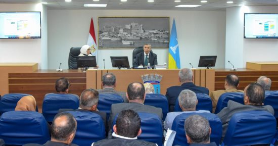 محافظ الإسكندرية يبحث مع مستأجري الشواطئ خطة الاستعدادات لصيف 2025