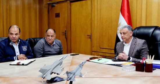 محافظ الإسماعيلية يناقش استعدادات إطلاق النسخة الرابعة من سوق اليوم الواحد