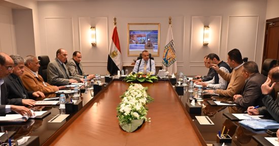 محافظ جنوب سيناء يعقد اجتماعاً للاحتفال بالعيد القومي للمحافظة