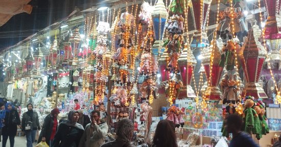 روائح شهر رمضان الكريم.. الفوانيس تزين أسواق الإسكندرية "بث مباشر"