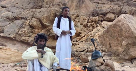 "الجابورى".. خبز الصباح والمساء فى الأودية الجبلية بحلايب وشلاتين.. أطلق عليه عيش الصحراء ويستخدمه سكان البادية للتأقلم مع حياتهم.. والمفضل للصيادين خلال رحلاتهم على الجزر.. ويجهز سريعا من الماء والدقيق.. صور