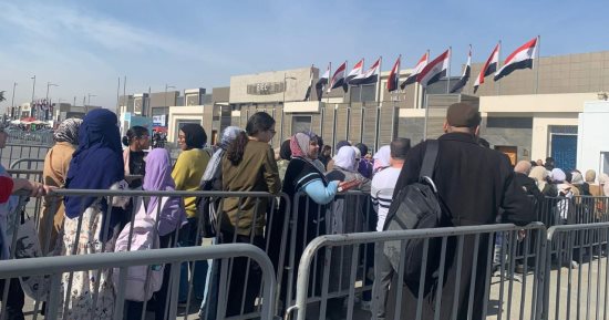 "طوابير البلوجرز" بمعرض الكتاب.. هل تغيرت ذائقة القراءة لدى الشباب؟