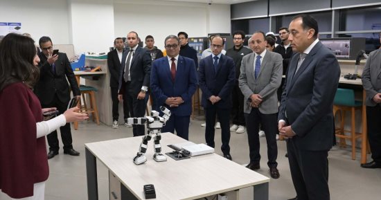 رئيس الوزراء يلتقى عددا من خريجى مبادرات أجيال مصر الرقمية