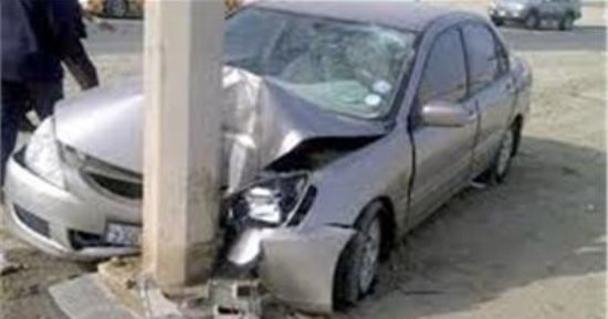 إصابة 3 أشخاص إثر حادث اصطدام سيارة بلافتة إعلانية فى أكتوبر