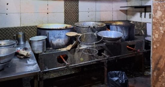 إعدام 2 طن مواد غذائية منتهية الصلاحية وتحرير 304 مخالفات بالشرقية