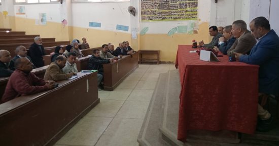 وكيل تعليم سوهاج يتابع أعمال لجنة اختيار المرشحين لرئاسة لجان الدبلومات الفنية