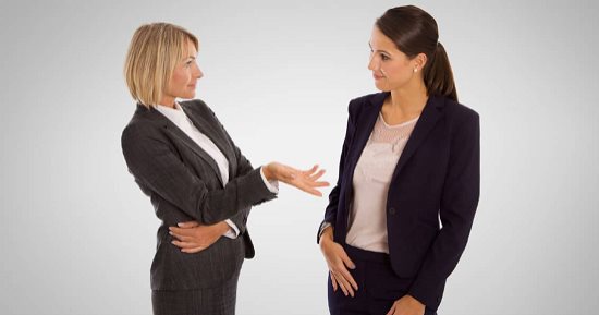 استشارى سلوكيات توضح إتيكيت لغة الجسد لنجاح التواصل مع الآخرين