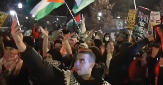 احتجاجات أمام البيت الأبيض رفضا لمخطط تهجير الفلسطينيين من غزة.. فيديو