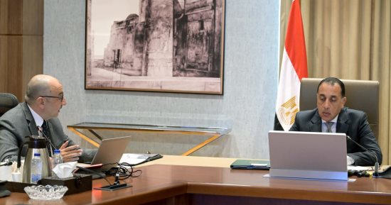 رئيس الوزراء يتابع تطوير شركات قطاع الأعمال العام