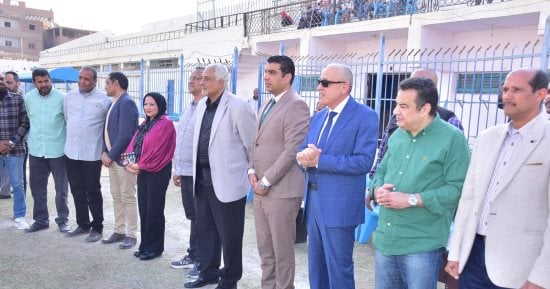محافظ الأقصر يدعم لاعبى فريق كرة القدم 