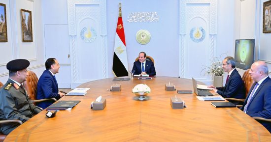 الرئيس السيسى يتابع مبادرة الرواد الرقميون لتأهيل مجموعة ضخمة من الشباب مجانًا بمختلف مجالات الاتصالات وتكنولوجيا المعلومات.. ويؤكد على أهمية السعى نحو التحول إلى مجتمع رقمى متكامل ودعم المهنيين المستقلين