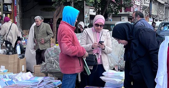 سوق الفجالة يستقبل أولياء الأمور قبل أيام من استئناف الدراسة