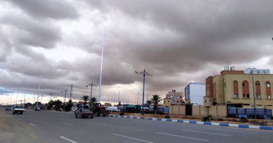 محافظة مطروح ترفع حالة الاستعداد للتعامل مع آثار تقلبات الطقس والمنخفض الجوى.. غرف العمليات تتلقى البلاغات والاستغاثات.. ونشر فرق الطوارئ وتمركز فرق شركة المياه ومجالس المدن وإزالة تجمعات مياه الأمطار.. صور