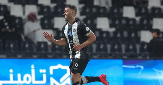 الهلال يعزز هجومه فى مونديال الأندية بضم عبد الرزاق حمد الله معارا