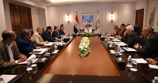 محافظ جنوب سيناء يناقش مع رؤساء المدن تنفيذ الخطة الاستثمارية ومتابعة التصالح