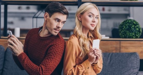 عيد الحب 2025.. 7 علامات بتقولك إنه بيحبك حب تملك