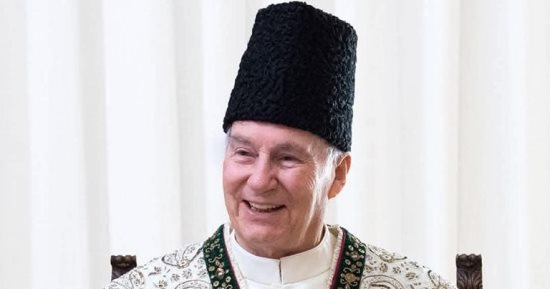 الوداع الأخير.. جثمان الأمير كريم أغاخان يصل مصر لدفنه فى أسوان