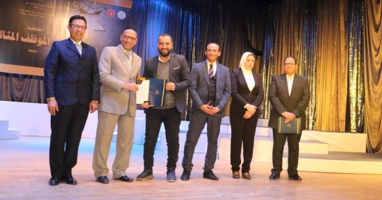 قصور الثقافة تكرم الموظف المثالى فى احتفالية كبرى بمسرح السامر.. صور