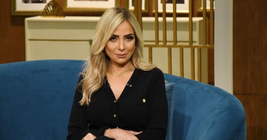 ريم البارودي تبكي بسبب والدها وتنتقد ارتداء الرجل للحلق في برنامج واحد من الناس