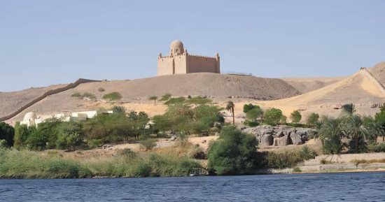7 معلومات عن مقبرة الأغاخان فى أسوان قبل دفن الأمير كريم الحسينى