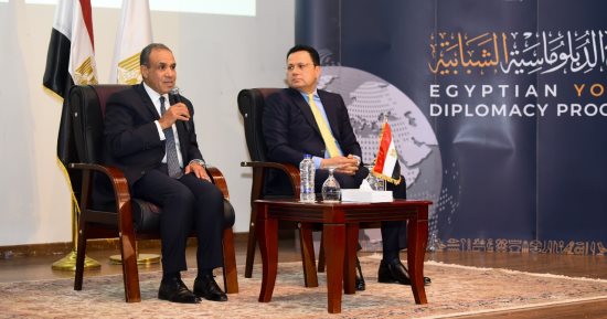 وزير الخارجية يلتقى شباب برنامج الدبلوماسية الشبابية.. صور
