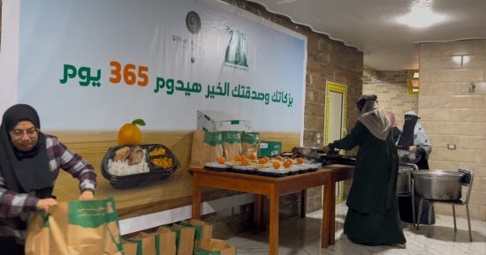 "نور الخير" يحول الألم إلى أمل.. متطوعون بشمال سيناء يواصلون دعم أهالى غزة ويوفرون 1000 وجبة يومية مجهزة بمطابخ الخير فى العريش.. مبادرة إنسانية تقدم الدعم الغذائى للأشقاء الفلسطينيين العالقين والمصابين والمرضى