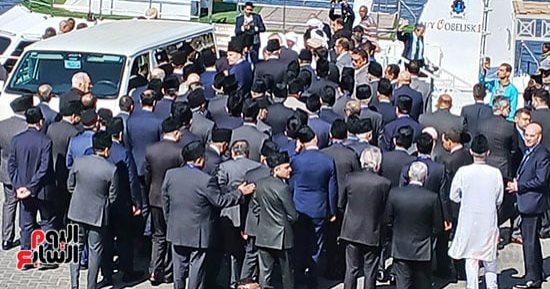 تفاصيل تشييع جنازة الأمير كريم الحسينى أغاخان لمثواه الأخير فى أسوان.. فيديو