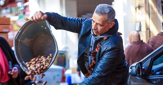 بشاير شهر الخير.. أسواق البلح تزين شوارع القاهرة والجيزة