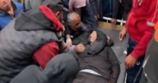 العالم هذا المساء.. الاحتلال الإسرائيلي يطلق الرصاص على الفلسطينيين أثناء عودتهم لمنازلهم فى غزة.. ترامب يعلن الاتصال بالرئيس الروسى والكرملين يرفض التعليق.. الشرطة الأيرلندية تعتقل شخصا بعد عملية طعن فى دبلن