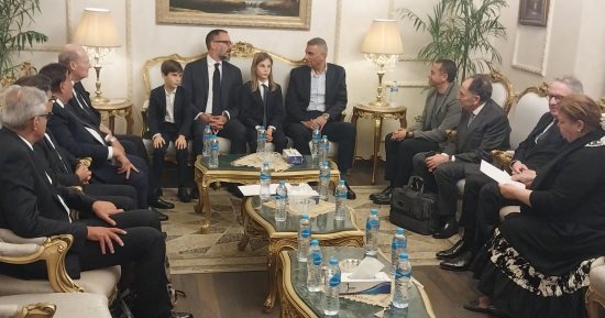 وزير الطيران يوجّه بتقديم كل التسهيلات لاستقبال جثمان الأمير الراحل كريم آغاخان
