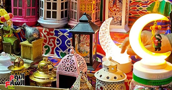 بشاير البهجة.. شوارع القاهرة والجيزة تتزين بشوادر فوانيس رمضان