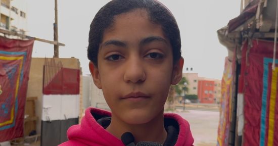 "نور" طفلة فلسطينية ترفض تهجير أهل غزة: "نحن شعب صامد لن يرحل".. فيديو
