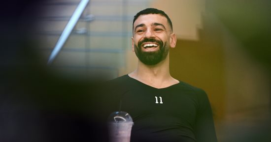 "لقد سرقت كأسك يا مو".. ليفربول يحتفى بجائزة جاكبو مع محمد صلاح